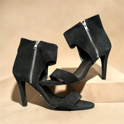 Très belle paire d’escarpins pour femmes